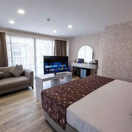 Avion Hotel *