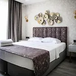 Avion Hotel *