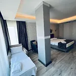 Avion Hotel *