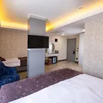Avion Hotel