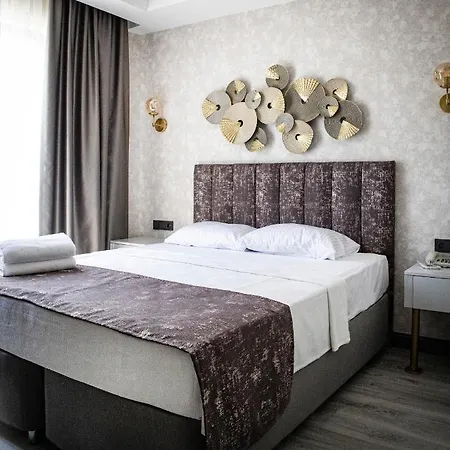 Avion Hotel *
