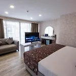 Avion Hotel *