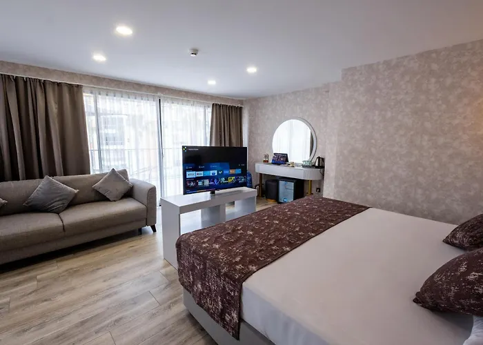 Avion Hotel *